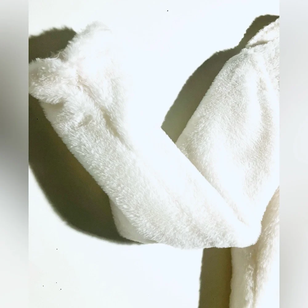 Elegant White Faux Fur Women's Jacket w/ matching scarf - Picture 8 of 16